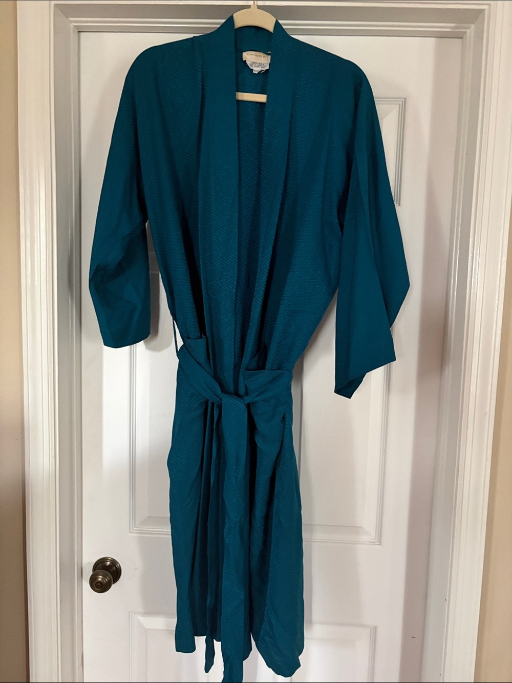 🩰 vintage Four Seasons silk robe